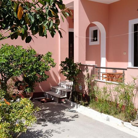 Mouzakitis Apartments 4 アリラス エクステリア 写真