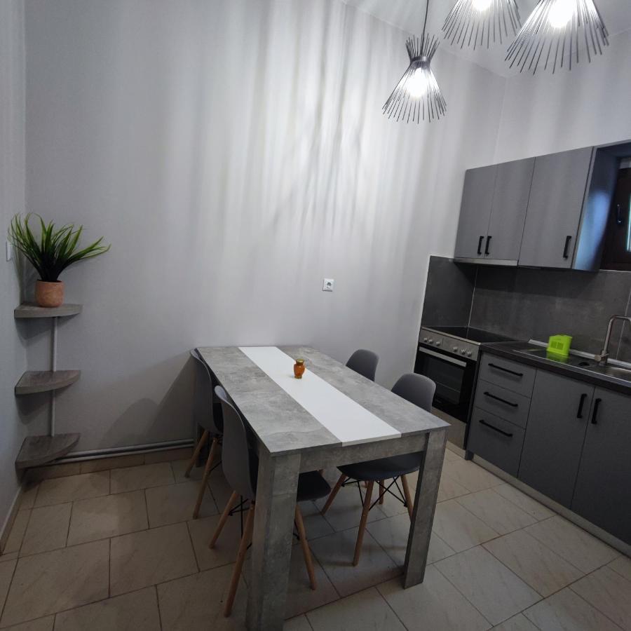 Mouzakitis Apartments 4 アリラス エクステリア 写真